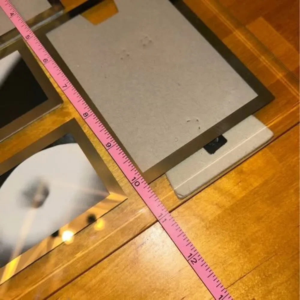 Unbranded glass picture